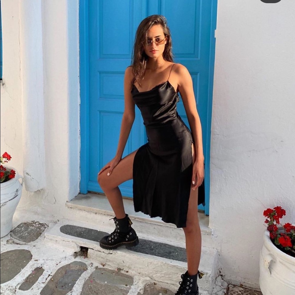 Are you am I Nique Dress in S/Black